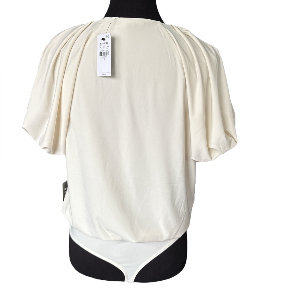 NWT Express Ivory Crewneck Puff Sleeve Bodysuit, Size Medium, Closet Stapel - Picture 6 of 9
